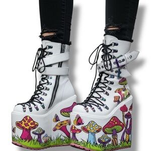 Current Mood White Psychedelic Fairytale Double Stack Traitor  Boots Size 8
